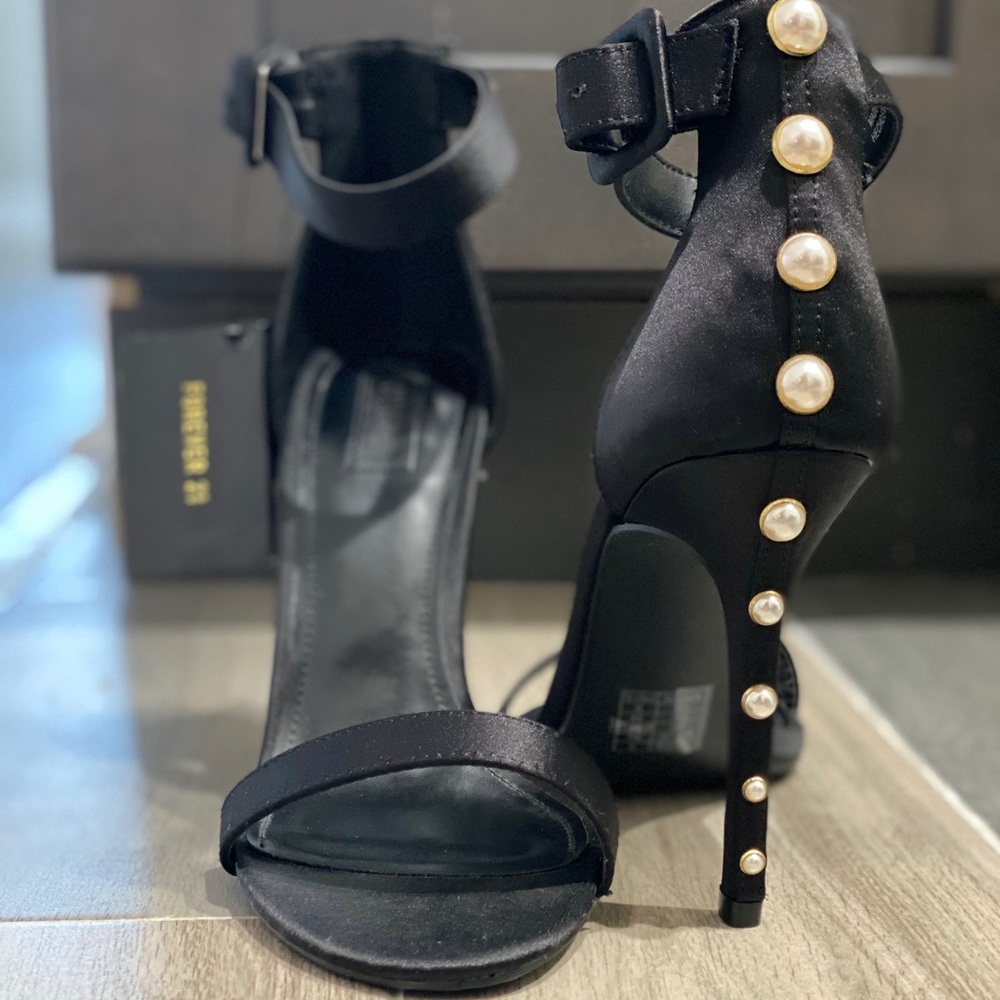 Black Strappy heel w/ Pearls on the back